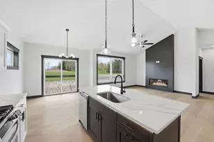 909 Acorn Ct, Hudson, WI 54016 - Photo 12