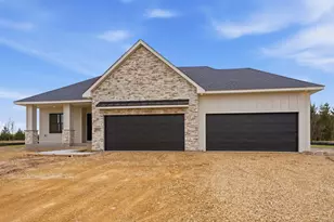 909 Acorn Ct, Hudson, WI 54016 - Photo 2