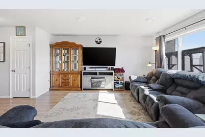 6824 Meadow View Drive S, Fargo, ND 58104 - Photo 6