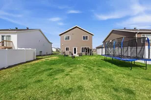 6824 Meadow View Dr S, Fargo, ND 58104 - Photo 30