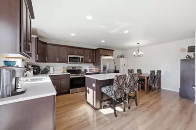 6824 Meadow View Drive S, Fargo, ND 58104 - Photo 10
