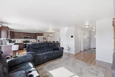 6824 Meadow View Drive S, Fargo, ND 58104 - Photo 8