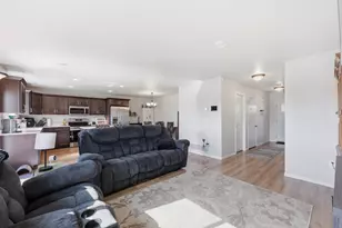 6824 Meadow View Dr S, Fargo, ND 58104 - Photo 8