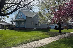 904 4th St SE, Pipestone, MN 56164 - Photo 1