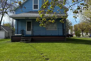 904 4th St SE, Pipestone, MN 56164 - Photo 2