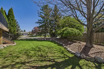 10211 Lee Drive, Eden Prairie, MN 55347 - Photo 26