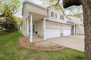 881 Kimberly Ln, Chanhassen, MN 55317 - Photo 1