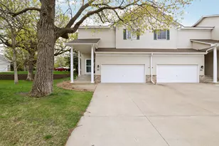 881 Kimberly Ln, Chanhassen, MN 55317 - Photo 2