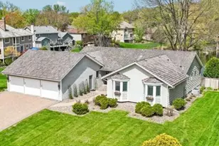 7423 Hyde Park Ln, Edina, MN 55439 - Photo 2