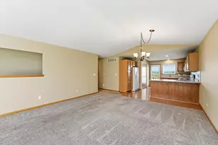 4414 Meadow Lakes Dr NW, Rochester, MN 55901 - Photo 4