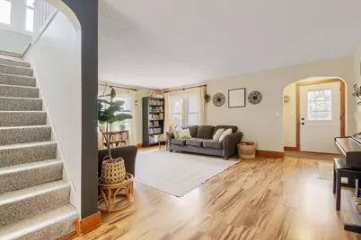 527 W Division Street, River Falls, WI 54022 - Photo 2