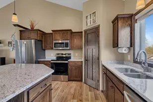 1704 Knottingham Dr, Sartell, MN 56377 - Photo 4