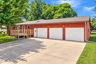 431 Spring St, Tracy, MN 56175 - Photo 1