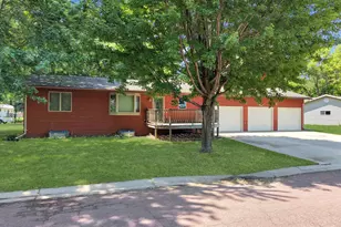 431 Spring St, Tracy, MN 56175 - Photo 2