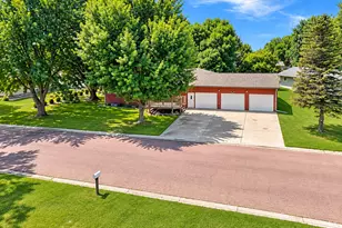 431 Spring St, Tracy, MN 56175 - Photo 6