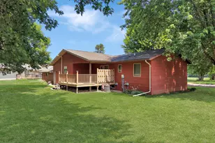 431 Spring St, Tracy, MN 56175 - Photo 6