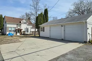 1011 10th St, International Falls, MN 56649 - Photo 4