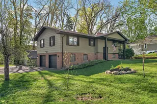 2722 Vale Crest Rd, Crystal, MN 55422 - Photo 2