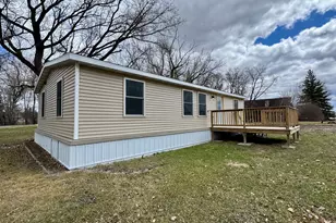 202 Washington St SE, Warroad, MN 56763 - Photo 2