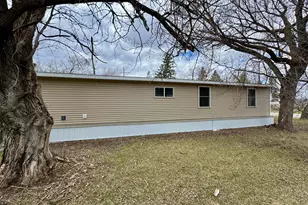 202 Washington St SE, Warroad, MN 56763 - Photo 4