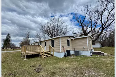 202 Washington Street SE, Warroad, MN 56763 - Photo 6