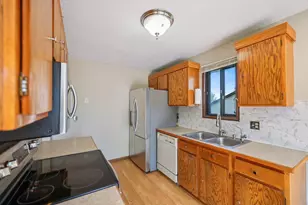 7916 Hallmark Way, Apple Valley, MN 55124 - Photo 14