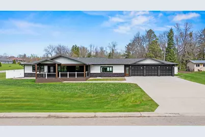 711 8th Street W, Clear Lake, SD 57226 - Photo 2