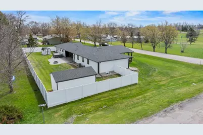 711 8th Street W, Clear Lake, SD 57226 - Photo 4