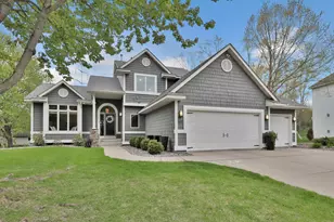 507 Owasso Hills Dr, Roseville, MN 55113 - Photo 2