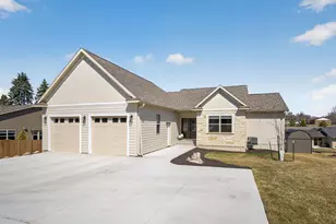 428 8th St SW, Pine Island, MN 55963 - Photo 1