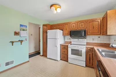 703 Cope Avenue W, Roseville, MN 55113 - Photo 10