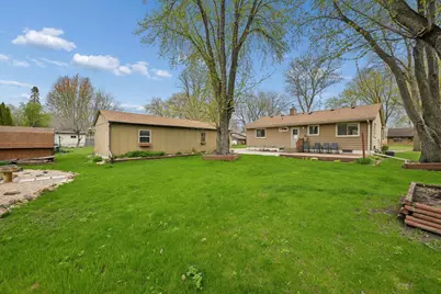 106 Garden Road NE, Hutchinson, MN 55350 - Photo 2