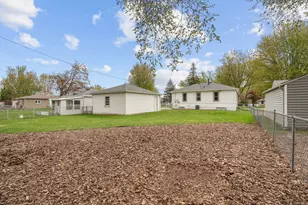 5237 Jersey Ave N, Crystal, MN 55428 - Photo 4