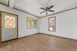 272 W Tyrone St, Le Center, MN 56057 - Photo 4