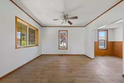 272 W Tyrone Street, Le Center, MN 56057 - Photo 8