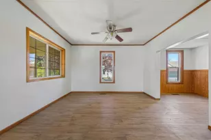 272 W Tyrone St, Le Center, MN 56057 - Photo 8