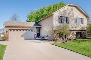 1372 Granite Ln N, Oakdale, MN 55128 - Photo 2