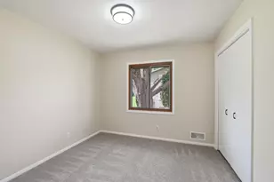 738 County Rd B E, Maplewood, MN 55117 - Photo 20