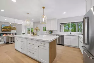 10752 Mt Curve Rd, Eden Prairie, MN 55347 - Photo 12