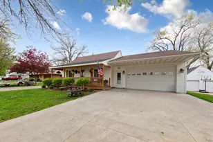 530 S 4th St, Le Sueur, MN 56058 - Photo 2