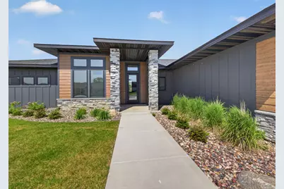 1547 Shannon Oaks Boulevard NE, Rochester, MN 55906 - Photo 2