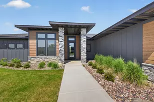 1547 Shannon Oaks Blvd NE, Rochester, MN 55906 - Photo 2