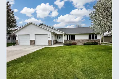 1240 Patricia Court, Marshall, MN 56258 - Photo 2
