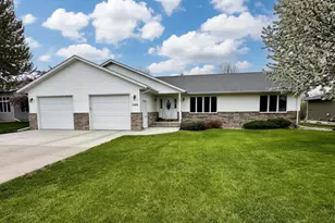 1240 Patricia Ct, Marshall, MN 56258 - Photo 2