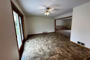 1240 Patricia Ct, Marshall, MN 56258 - Photo 8