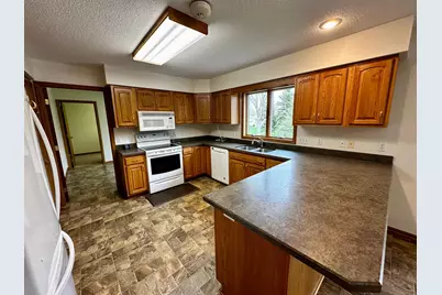 1240 Patricia Court, Marshall, MN 56258 - Photo 10