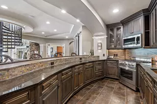 326 Ferndale Rd W, Wayzata, MN 55391 - Photo 72