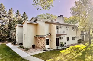 8773 Jasmine Ln, Eden Prairie, MN 55344 - Photo 6