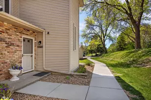 8773 Jasmine Ln, Eden Prairie, MN 55344 - Photo 8