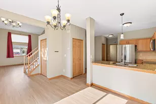 660 Kingfisher Ln, Woodbury, MN 55125 - Photo 8